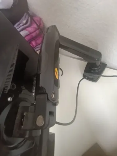 Suporte articulado para monitor