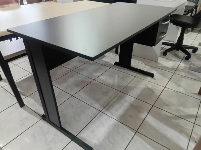 Mesa 1.20m com 2 gavetas