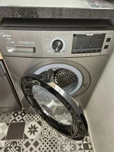Máquina de lavar roupas Midea Storm Wash 11kg