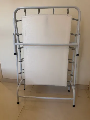 Cama de campanha dobrável em aço SEMINOVA