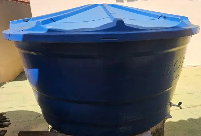 01 Caixa d água 1000 litros e 01 Caixa d água 2000 litros
