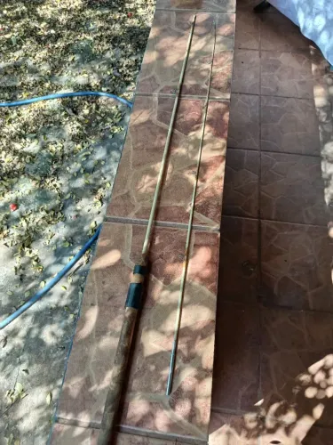 Vara de Pesca Antiga em Fibra de Vidro com Cabo de Madeira - Vintage