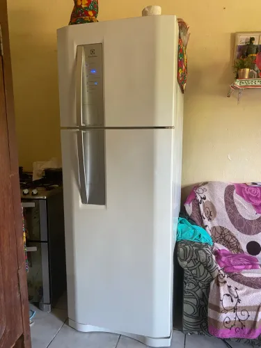 Vendo 1.300 geladeira Electrolux