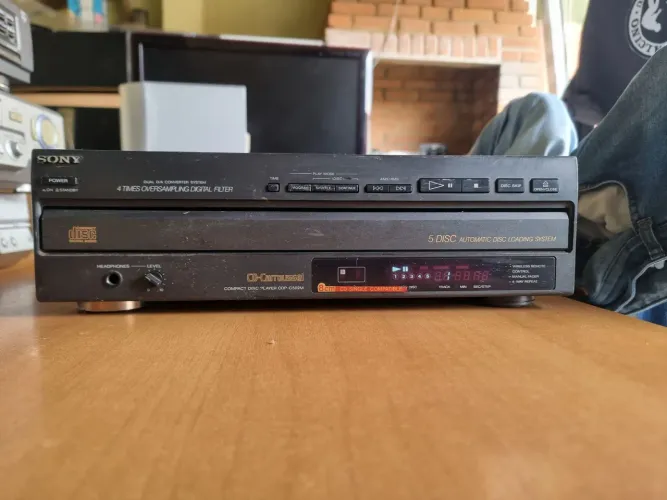Disqueteira SONY CDP-C502M LEIA ANÚNCIO