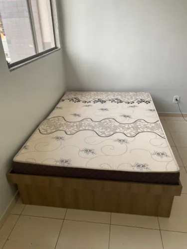 Cama casal simples com BAÚ, SEM O COLCHÃO