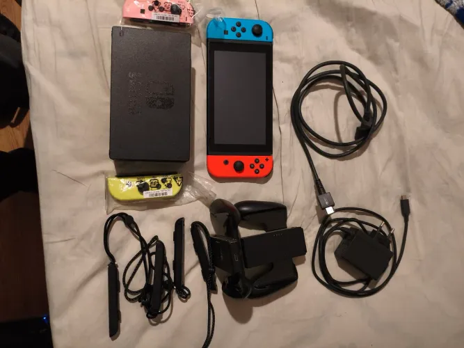 Nintendo Switch V2 + Par Extra de Joy-cons + charging grip extra, com caixa e sd 256gb