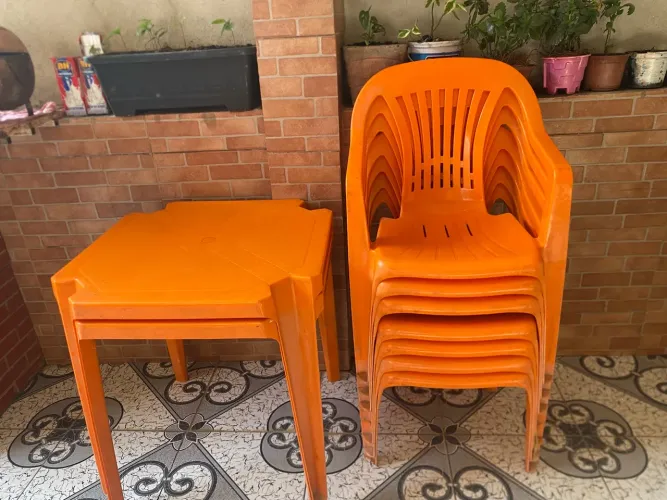 Mesas com cadeira