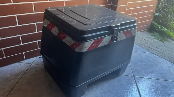 Baú 90 L seminovo