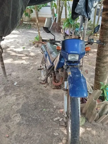 Vendo essa xr 2002 por 3000