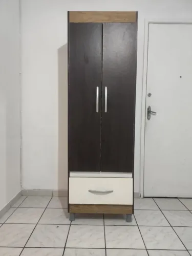 Guarda roupa pequeno
