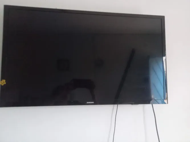 Vendo tv samsung 32 polegadas smart.