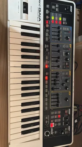 Roland Gaia SH 01 Sintetizador
