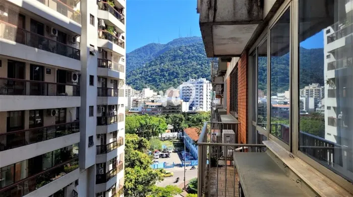 Lindo apartamento todo reformado com 2 suites e vaga na Lagoa