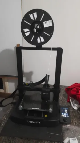 Creality Ender 3 V3 SE com 1 ano de uso, conservada e upgrade de base de vidro
