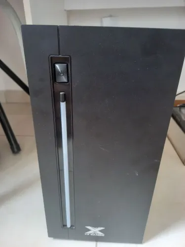 VENDO DESKTOP-AMD RYZEN 3 2200G 16 GIGAS DE RAM