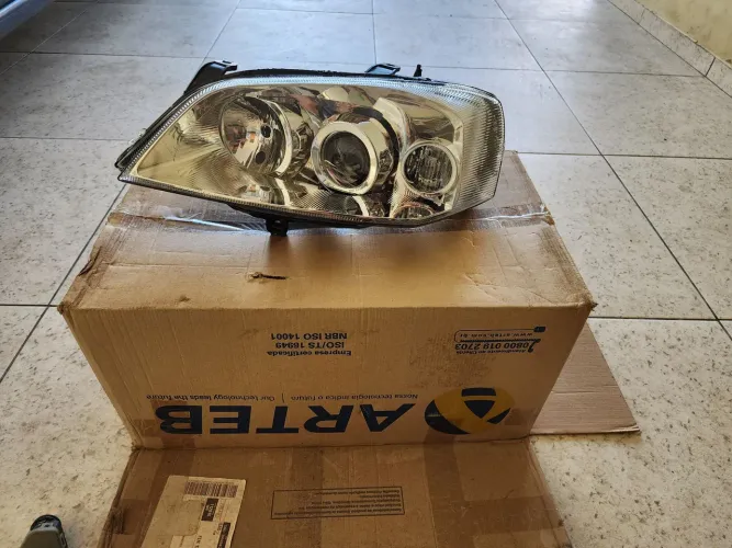 Farol astra lado motorista arteb com motor. 