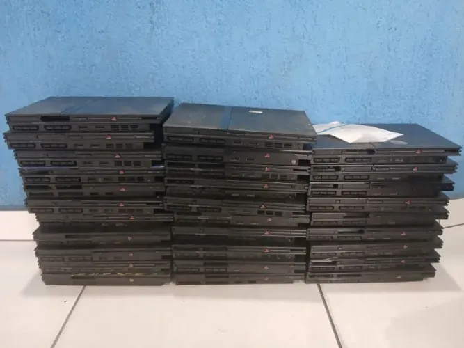 lote de 40 playstation 2 slim com defeito nao da imagem