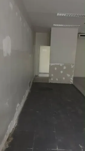 Alugo loja com 330m ² no Centro de Nilópolis, antiga agencia do Itau - Fachada toda de bli