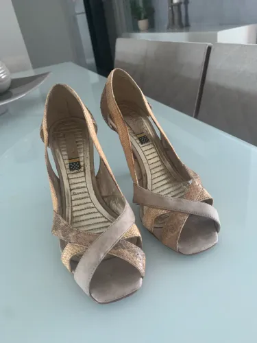 sapato feminino ou sandália de salto alto 10 cm tiras cruzadas SANTA LOLLA n. 36