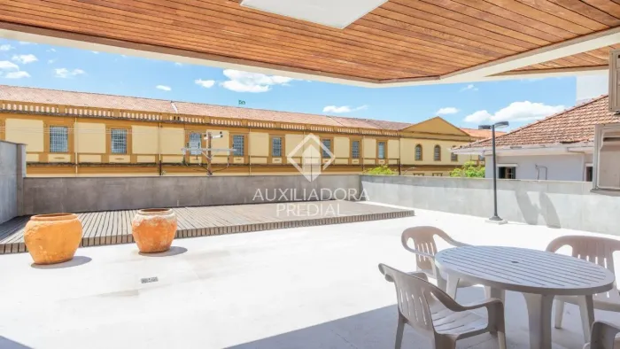 Apartamento à venda na Cidade Baixa com 182 m² e 3 dormitórios/quartos.