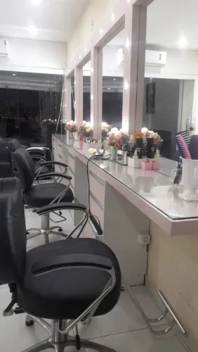 Precisamos de manicure