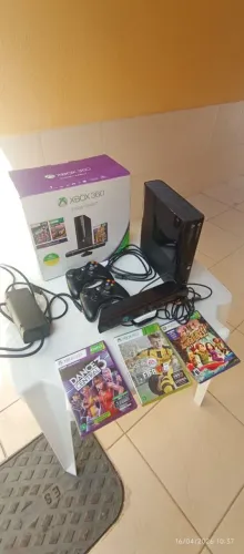 Xbox 360 250GB + Kinect - Completo e em Excelente Estado