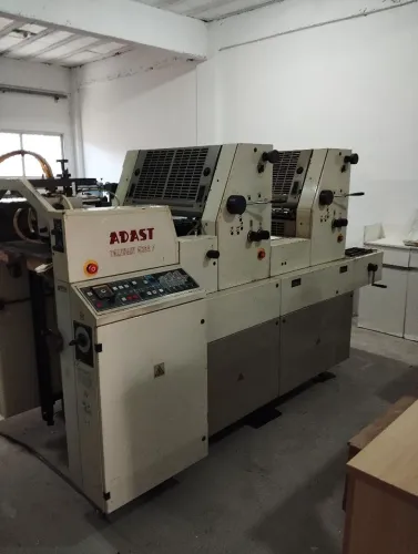 Máquina offset adast 526 P A