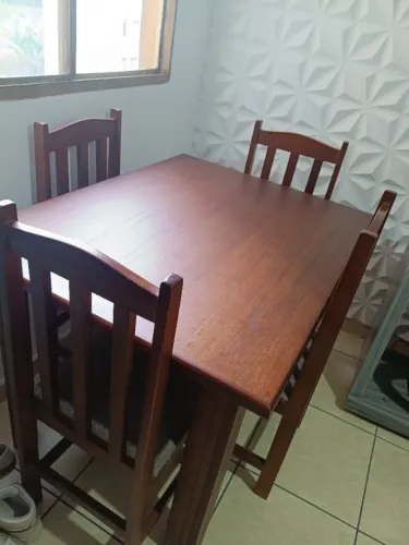 Mesa de jantar quadrada 