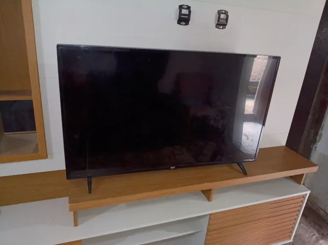 Vende-se uma TV