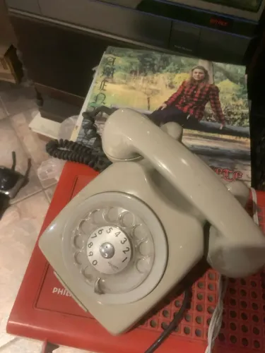 Telefone analógico antigo