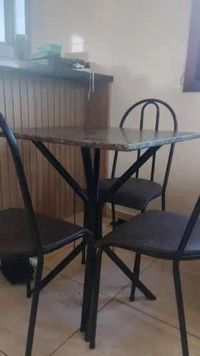 Mesa de mármore 4 cadeira