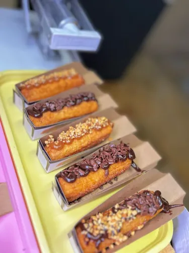 Briquedos, churros, crepes , algodão doce e pipoca