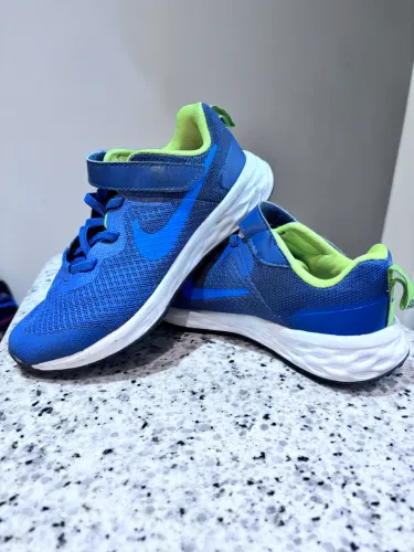 Nike Kids' Revolution
