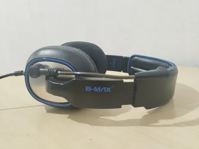 Headset B-Maz BM217 som surround 7.1 com fio preto