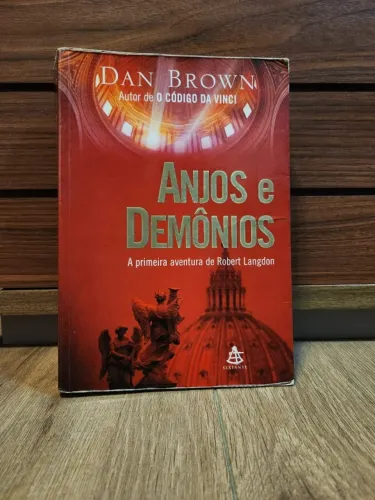 Livro anjos e demônios - Dan Brown