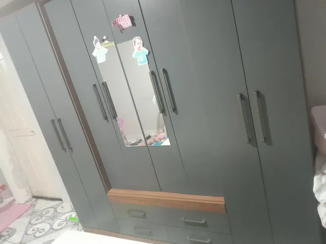 Guarda roupa 8 portas e 4 gavetas