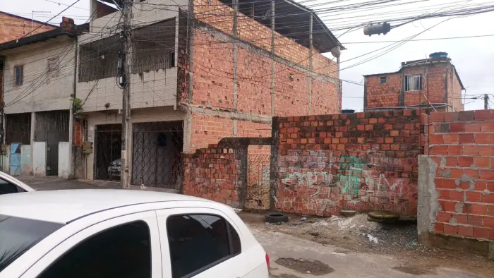 TERRENO em Periperi, com Fundação