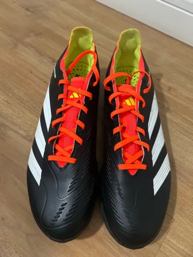 Chuteira Adidas Predator Society