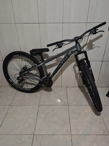 Bicicleta Absolute Nero 5 | ARO 29 | seminova | preto com cinza | Quadro 14,5".
