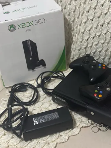 Xbox 360 + 2 controles originais 