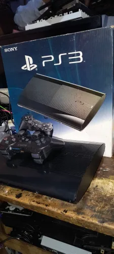 Vendo PS3 super slim desbloqueado completo 