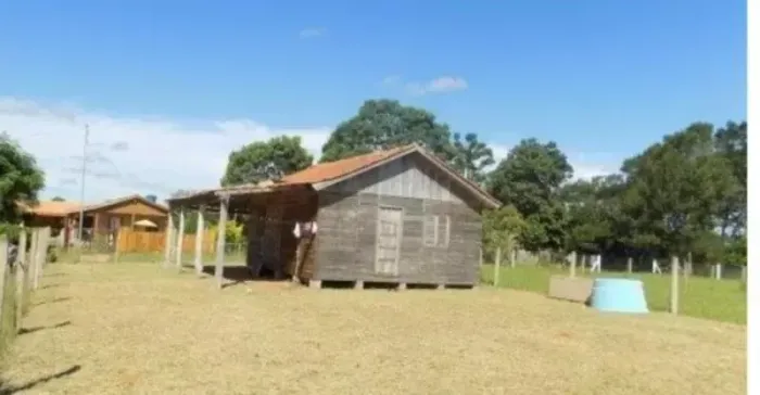 Velleda oferece excelente sítio com casa no condomínio rancho alegre em Águas Claras