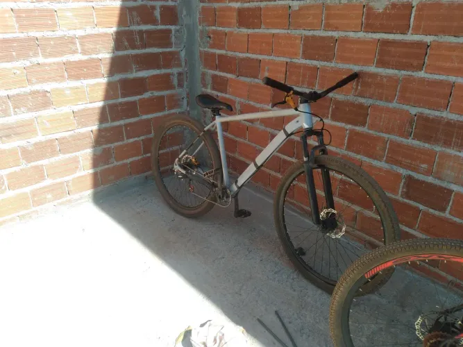 Vende se bike aro 29 muito boa