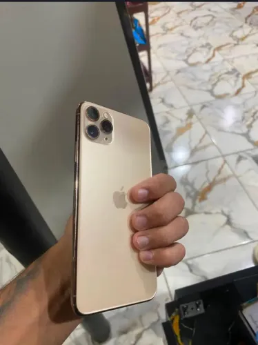 iPhone 11 Pro Max gold aceito trocas