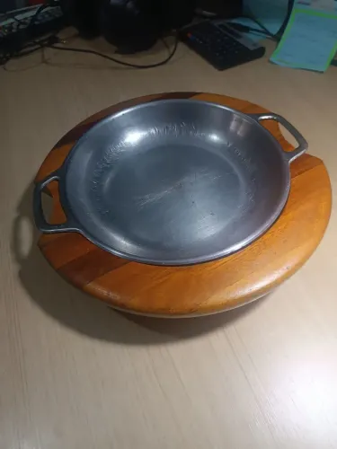 Frigideira petisqueira de Inox com suporte de Madeira Maciça