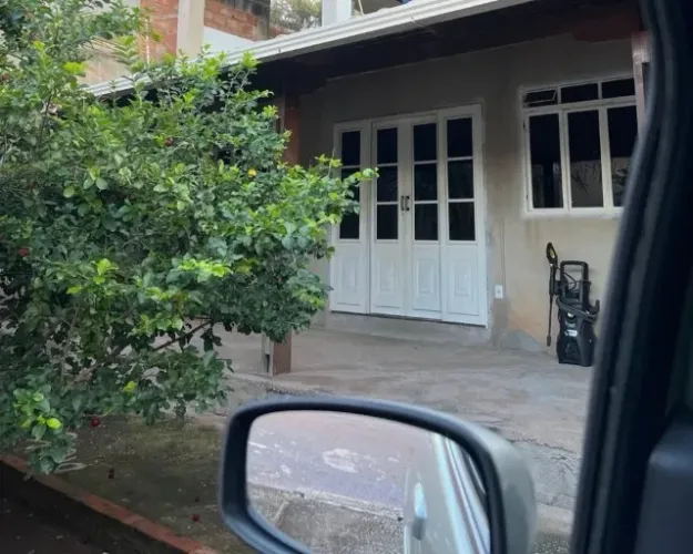 Vende-se porta de 4 folhas e janelas de aço com vidro fume