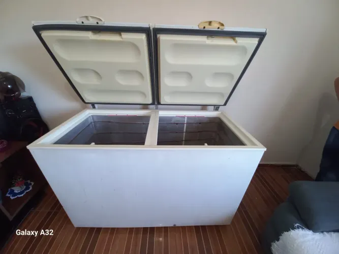 Vende - Se Freezer 220V Grande