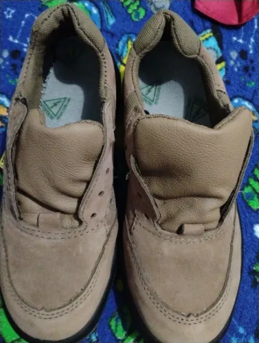 Vendo uma bota antiestática nova