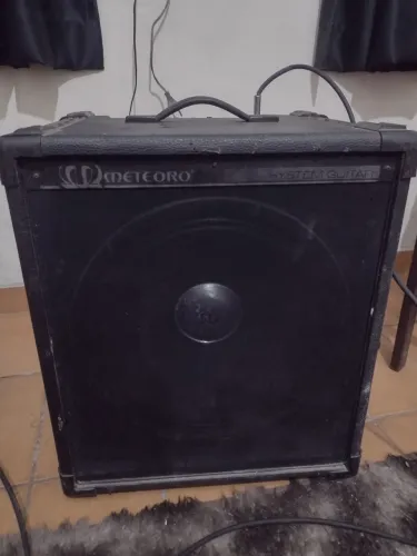 Cubo QX 200 meteoro, com avarias que não interfere na sua sonoridade quem conhece sabe
