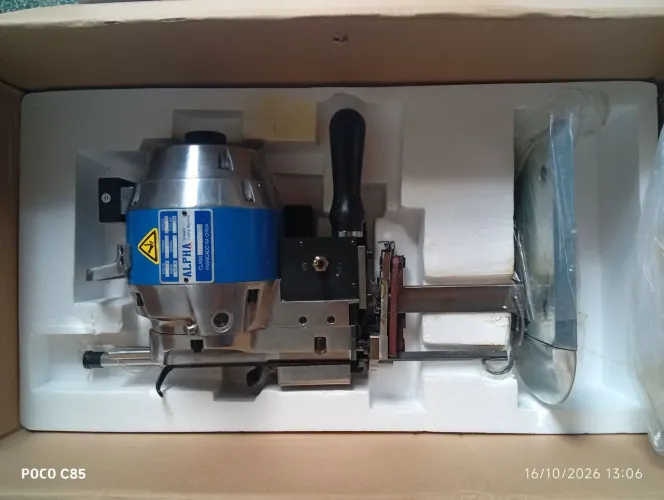 Máquina de corte de tecido de faca 6 polegadas 220v marca Alpha nova na caixa